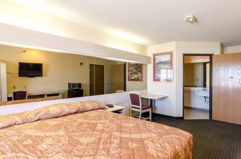 Travelodge By Wyndham Chadron Luaran gambar